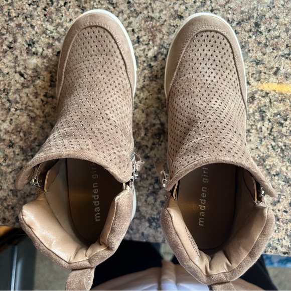 Madden Girl Perfekt Wedge Sneaker - Picture 3 of 6